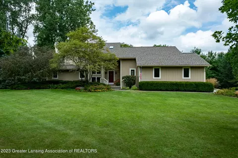 85 Damon Rd, Haslett, MI 48840