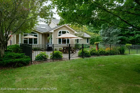 85 Damon Rd, Haslett, MI 48840 photo 6
