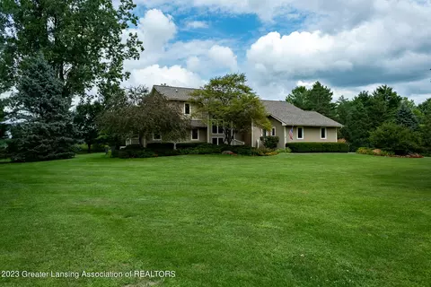 85 Damon Rd, Haslett, MI 48840 photo 3