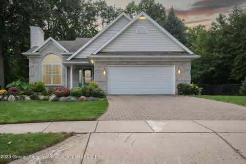 6734 Seka Dr, Lansing, MI 48911