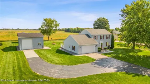 2843 Loomis Rd, Saint Johns, MI 48879