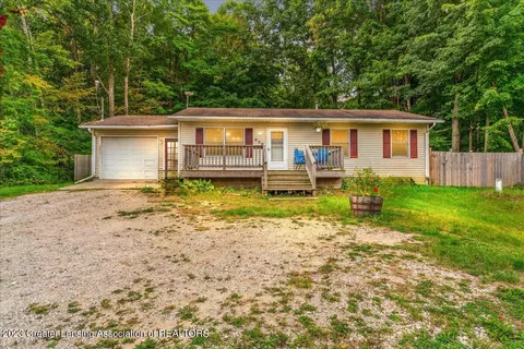 520 Pinewood Rd, Hastings, MI 49058