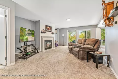 6260 Green Rd, Haslett, MI 48840 photo 5