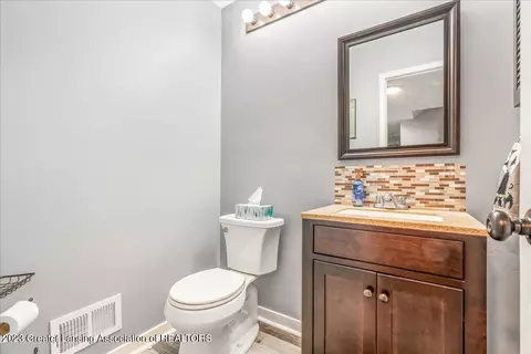 6260 Green Rd, Haslett, MI 48840 photo 7