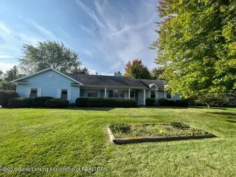7407 Sandpiper Ln, Lansing, MI 48917