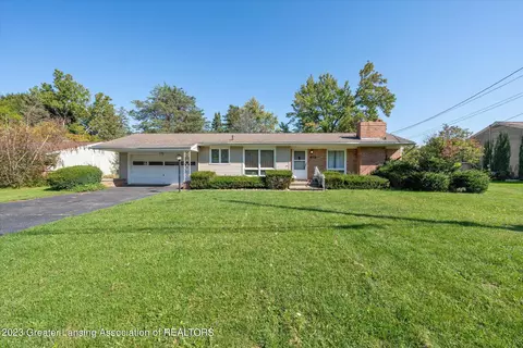 2214 Kuerbitz Dr, Lansing, MI 48906