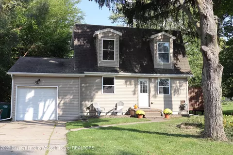 4923 Ballard Rd, Lansing, MI 48911