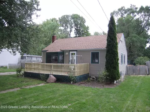 937 R G Curtiss Ave, Lansing, MI 48911