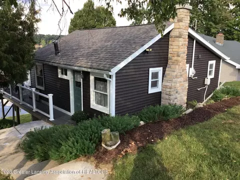 2724 Lakeside Dr, Stanton, MI 48888