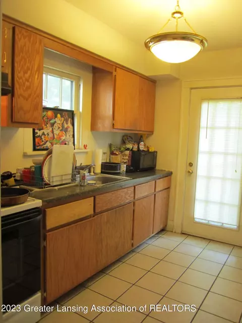 2417 Thomas St, Flint, MI 48504 photo 2