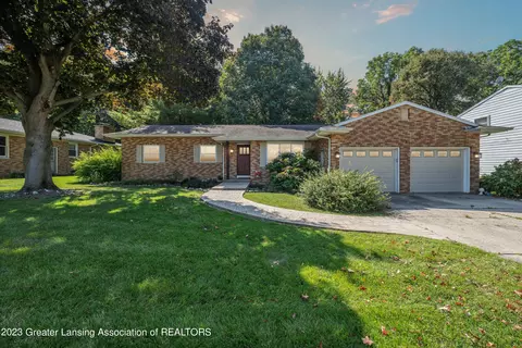 5013 Applewood Dr, Lansing, MI 48917