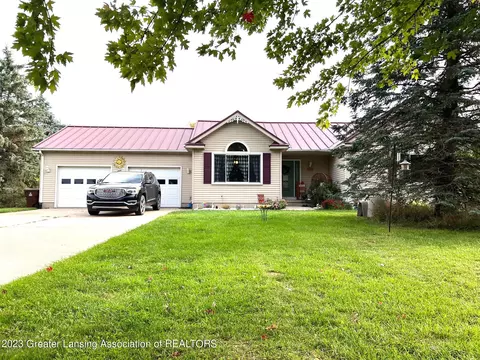920 N Clinton Trl, Charlotte, MI 48813