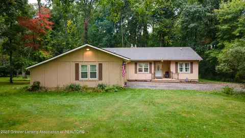 8820 W Scenic Lake Dr, Laingsburg, MI 48848
