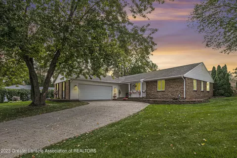 219 Farmstead Ln, Lansing, MI 48917