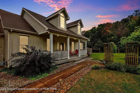 1407 W Dansville Rd, Mason, MI 48854