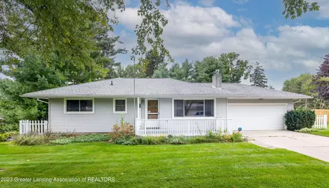 4053 S Pine Dell Dr, Lansing, MI 48911
