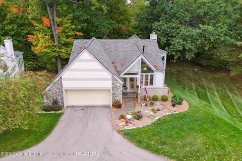 6919 Springtree Ln, Lansing, MI 48917