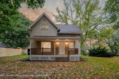 322 Maple St, Charlotte, MI 48813