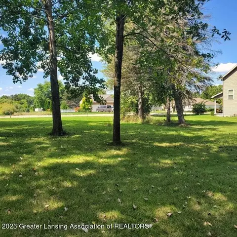 506 N Miller Dr, Eaton Rapids, MI 48827