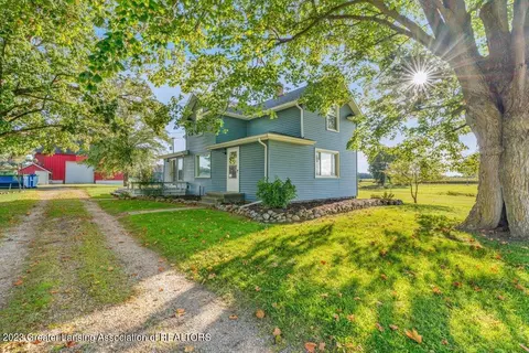 3907 Carlisle Hwy, Charlotte, MI 48813
