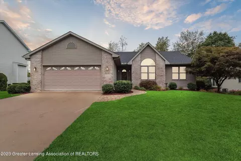 12346 Sea Pines Dr, Dewitt, MI 48820