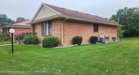228 Bonnie Brook Dr #47, Charlotte, MI 48813