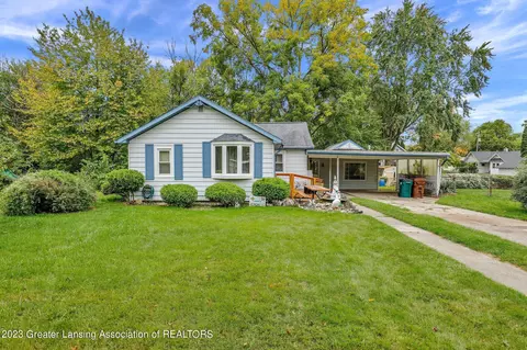 630 Samantha Ave, Lansing, MI 48910