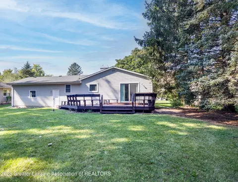 1225 Sandhill Dr, Dewitt, MI 48820 photo 2