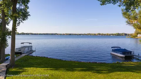 5891 E Lake Dr, Haslett, MI 48840 photo 6