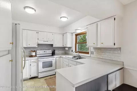 1319 Larkwood Dr, Dewitt, MI 48820 photo 14