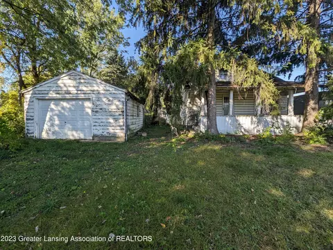 627 N Catherine St, Lansing, MI 48917