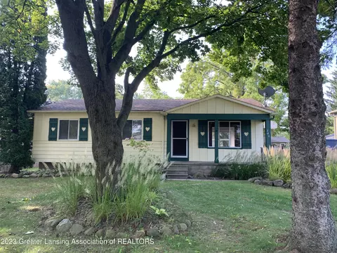 346 Oakwood Ln, Perry, MI 48872