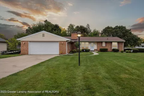 1508 Pepper Hill Dr, Lansing, MI 48917