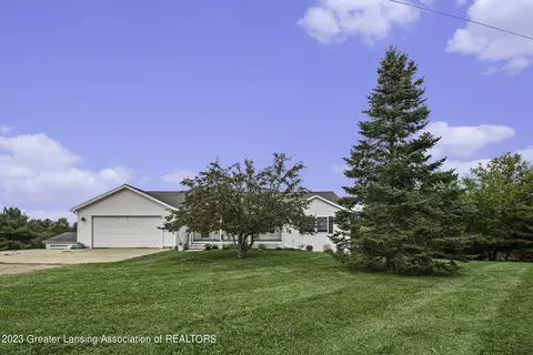 5211 E Pratt Rd, Saint Johns, MI 48879