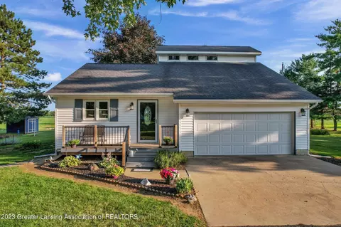200 E Scofield Rd, Leslie, MI 49251