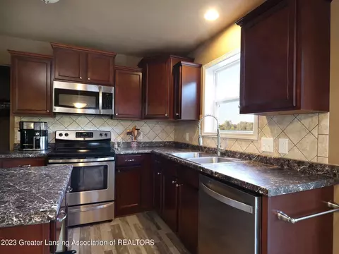 5614 Bittern Dr, Holt, MI 48842 photo 7