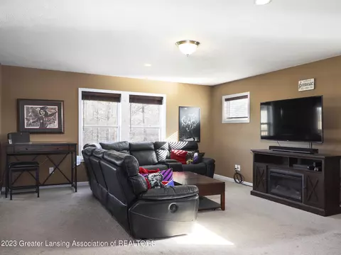 5614 Bittern Dr, Holt, MI 48842 photo 2