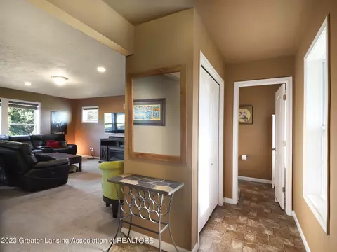 5614 Bittern Dr, Holt, MI 48842 photo 4
