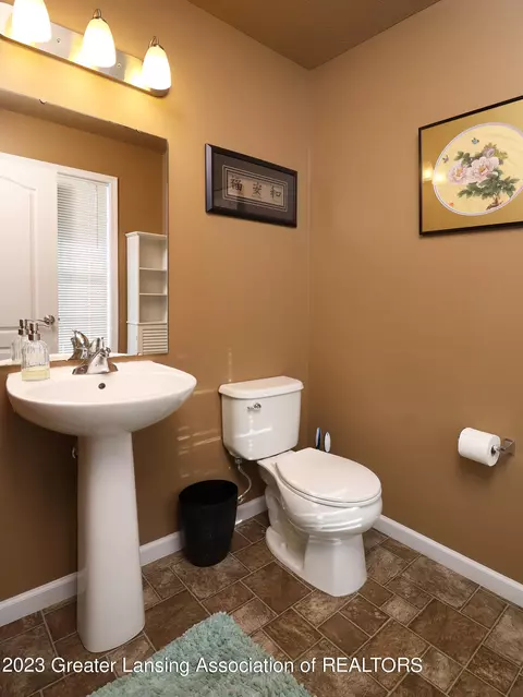 5614 Bittern Dr, Holt, MI 48842 photo 8