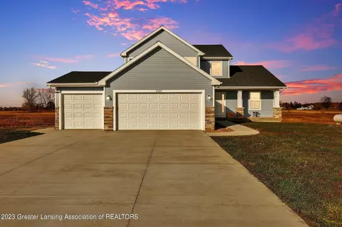 2925 Boulder Creek Dr, Saint Johns, MI 48879