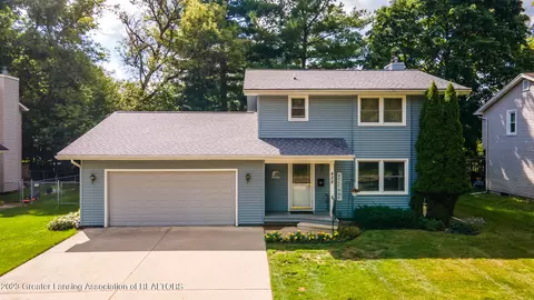 428 S Circle Dr, Williamston, MI 48895