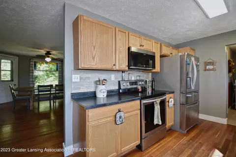 105 E Columbia Rd, Mason, MI 48854 photo 9