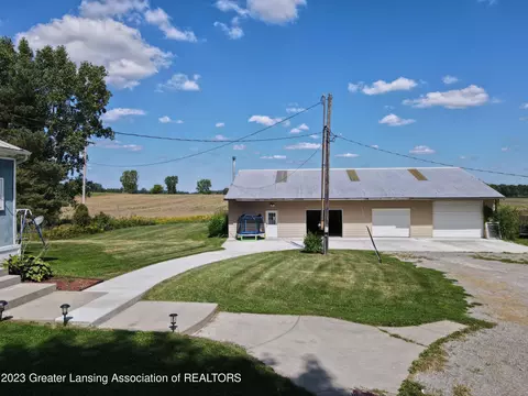 105 E Columbia Rd, Mason, MI 48854 photo 4