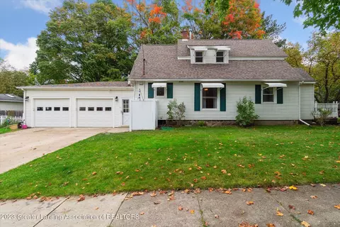 426 Jackson St, Grand Ledge, MI 48837 photo 2