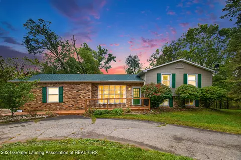530 E Garrison Rd, Owosso, MI 48867