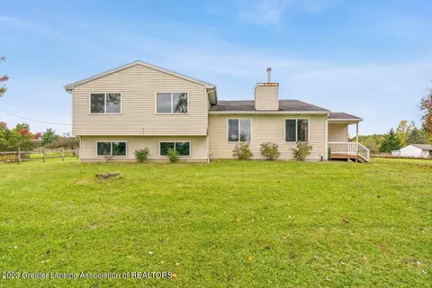 7404 S Chandler Rd, Saint Johns, MI 48879