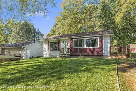 318 S Sherman St, Leslie, MI 49251