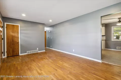 4601 Devonshire Ave, Lansing, MI 48910 photo 8