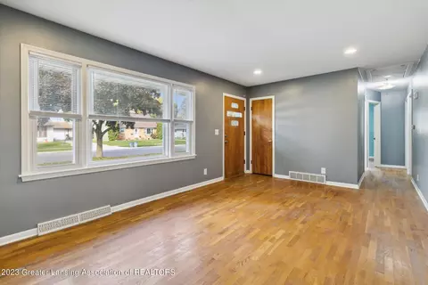 4601 Devonshire Ave, Lansing, MI 48910 photo 9