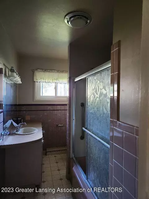 124 High St, Grand Ledge, MI 48837 photo 4